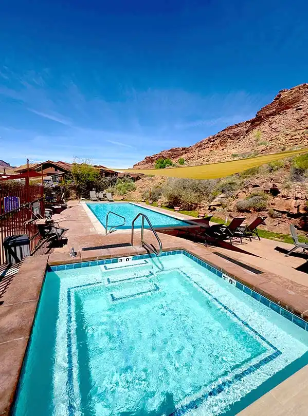  Outdoor Pool and Hot Tub
